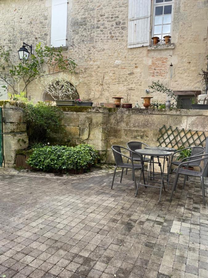 Auberge Du Boisne Villebois-Lavalette Екстериор снимка