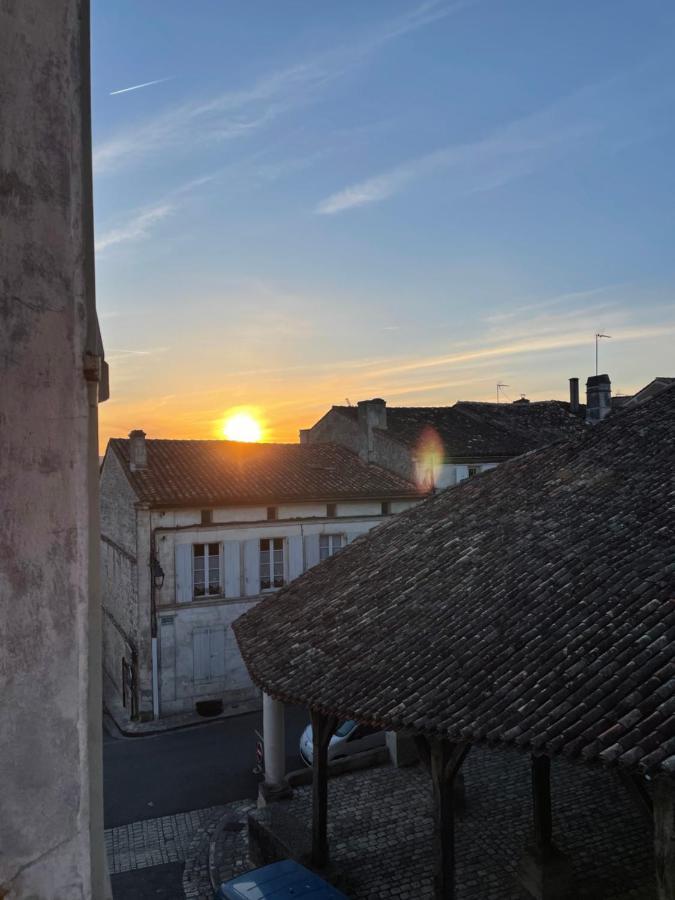 Auberge Du Boisne Villebois-Lavalette Екстериор снимка